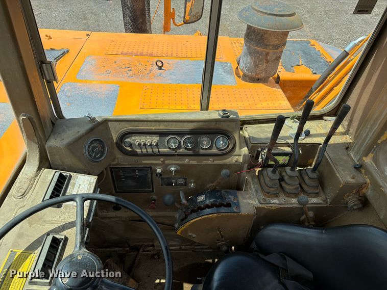 image for item FC3258 1991 Caterpillar 615C elevating scraper