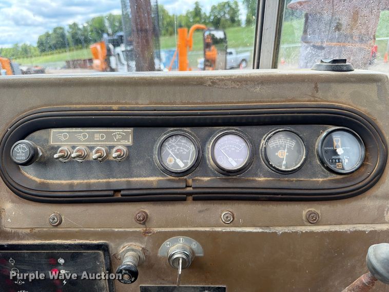 image for item FC3258 1991 Caterpillar 615C elevating scraper