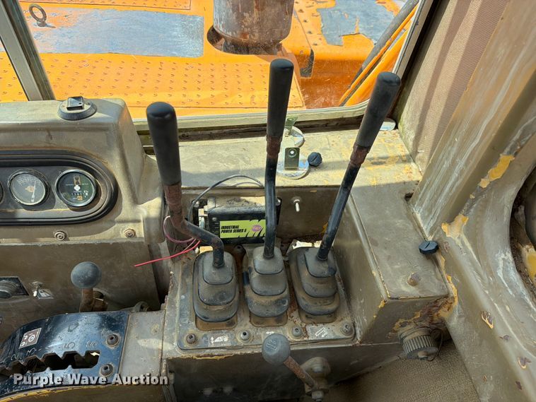 image for item FC3258 1991 Caterpillar 615C elevating scraper