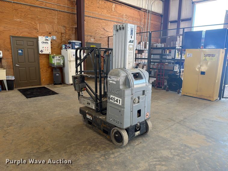 image for item FC3279 2010 JLG 20MVL vertical lift