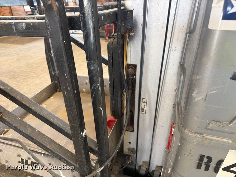 image for item FC3279 2010 JLG 20MVL vertical lift