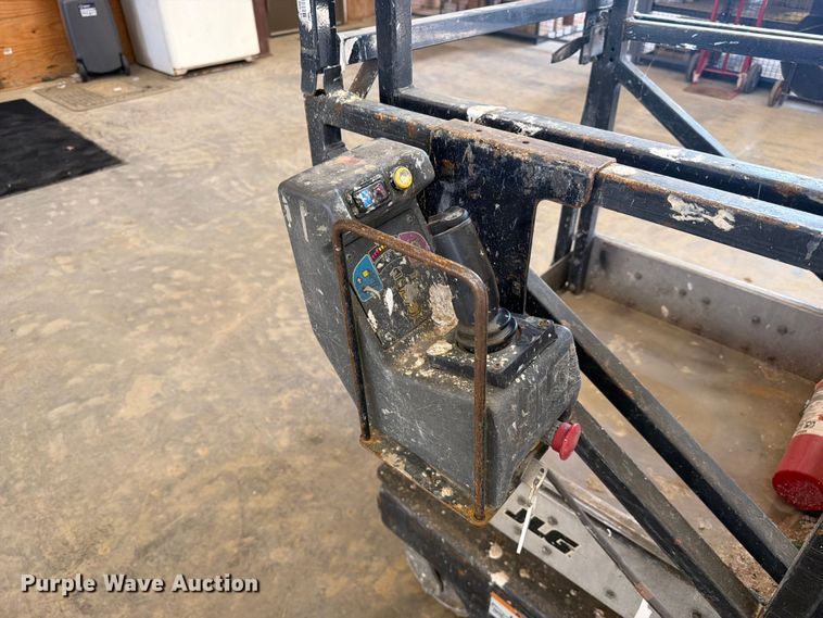 image for item FC3279 2010 JLG 20MVL vertical lift