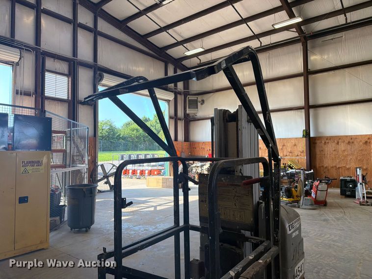 image for item FC3279 2010 JLG 20MVL vertical lift