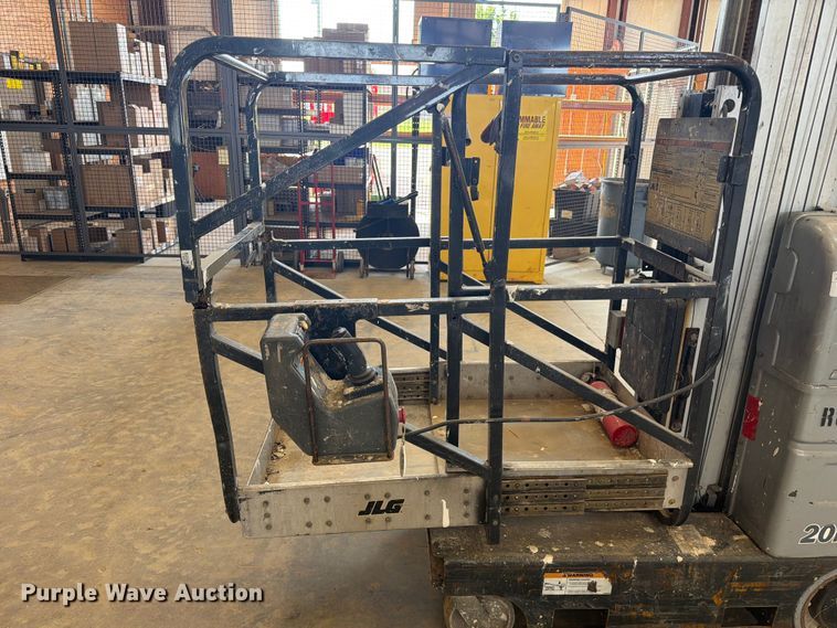 image for item FC3279 2010 JLG 20MVL vertical lift