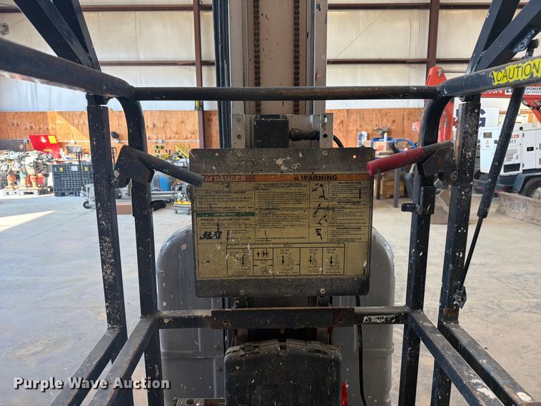 image for item FC3279 2010 JLG 20MVL vertical lift