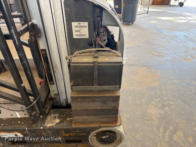image for item FC3279 2010 JLG 20MVL vertical lift