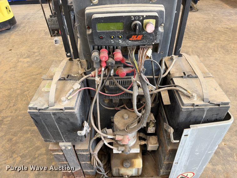 image for item FC3279 2010 JLG 20MVL vertical lift