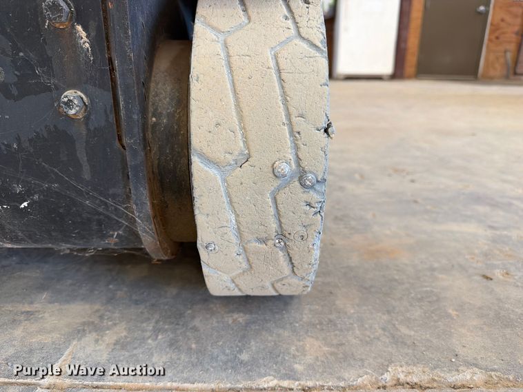 image for item FC3279 2010 JLG 20MVL vertical lift