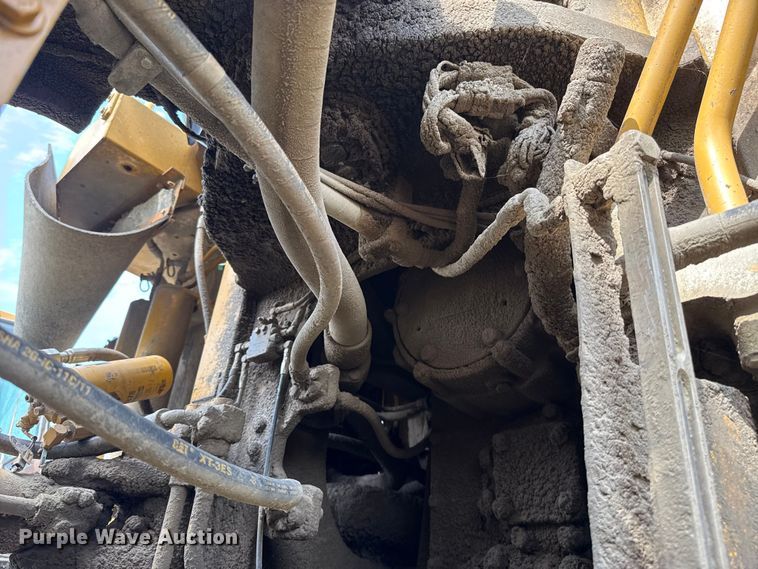 image for item FC4037 2002 Caterpillar 988G wheel loader