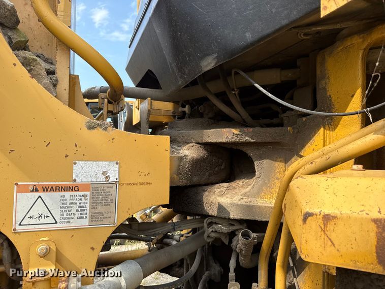 image for item FC4037 2002 Caterpillar 988G wheel loader