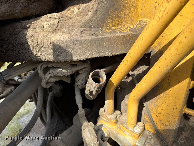 image for item FC4037 2002 Caterpillar 988G wheel loader