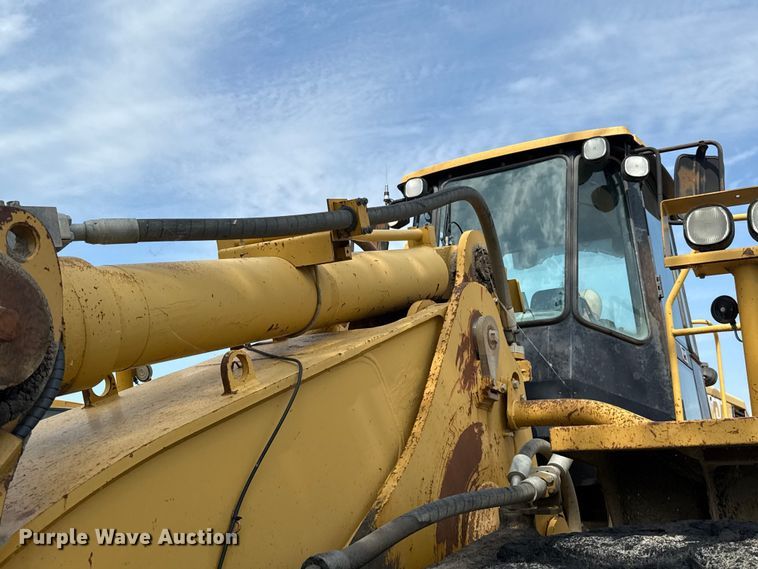 image for item FC4037 2002 Caterpillar 988G wheel loader