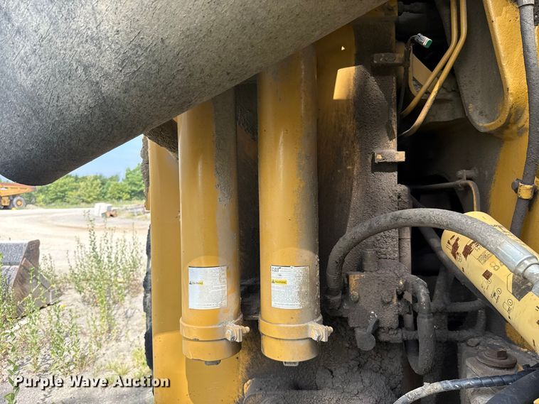 image for item FC4037 2002 Caterpillar 988G wheel loader