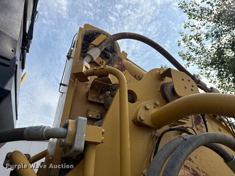 image for item FC4037 2002 Caterpillar 988G wheel loader