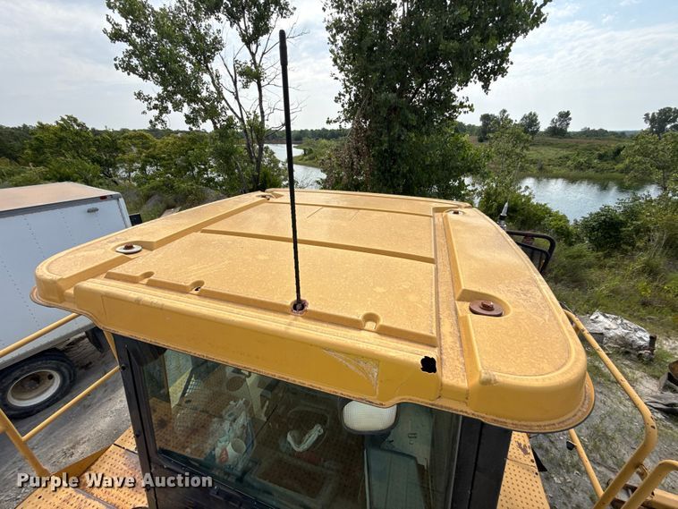 image for item FC4037 2002 Caterpillar 988G wheel loader