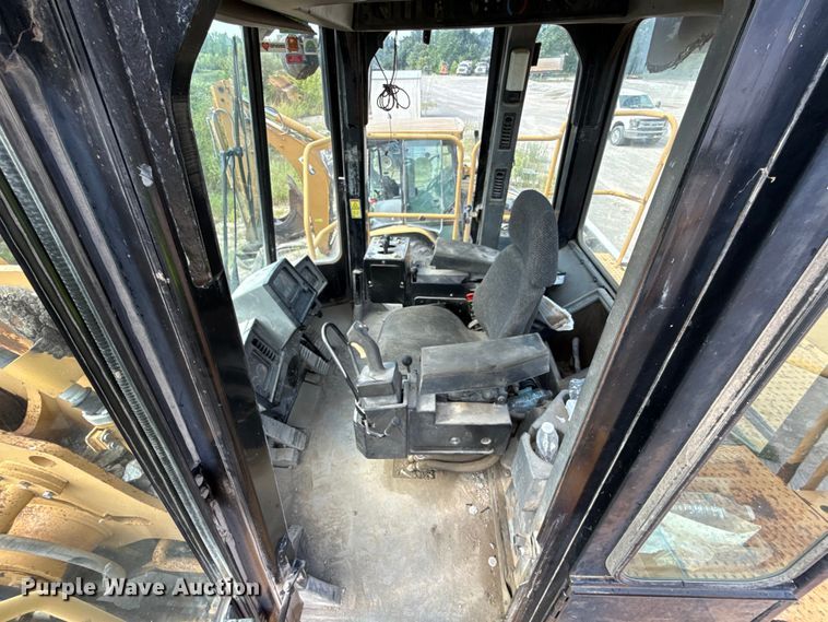 image for item FC4037 2002 Caterpillar 988G wheel loader
