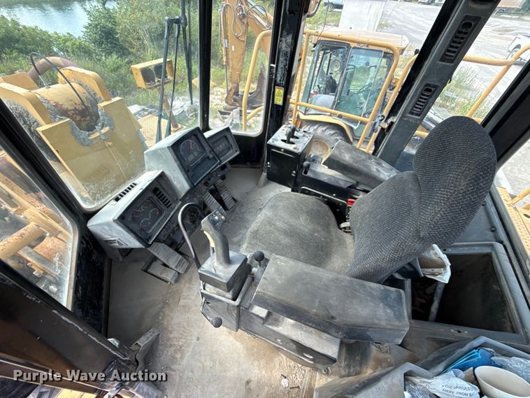 image for item FC4037 2002 Caterpillar 988G wheel loader