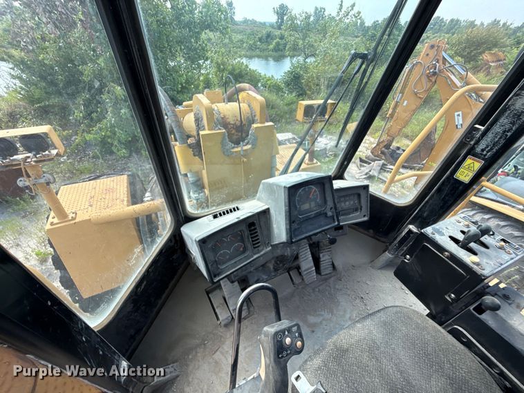 image for item FC4037 2002 Caterpillar 988G wheel loader