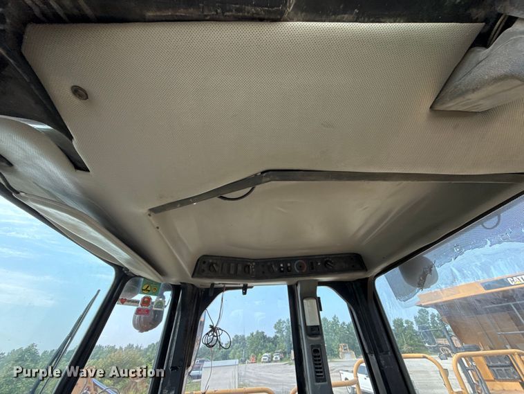 image for item FC4037 2002 Caterpillar 988G wheel loader