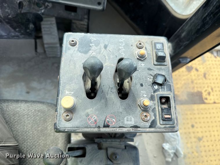 image for item FC4037 2002 Caterpillar 988G wheel loader