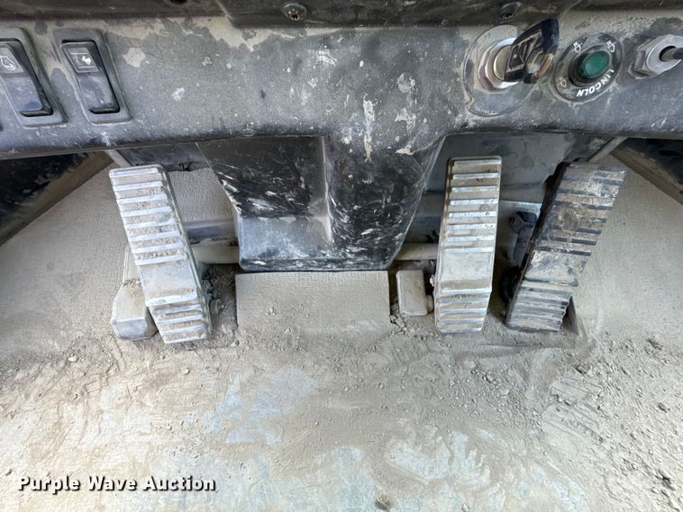image for item FC4037 2002 Caterpillar 988G wheel loader