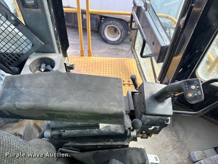 image for item FC4037 2002 Caterpillar 988G wheel loader
