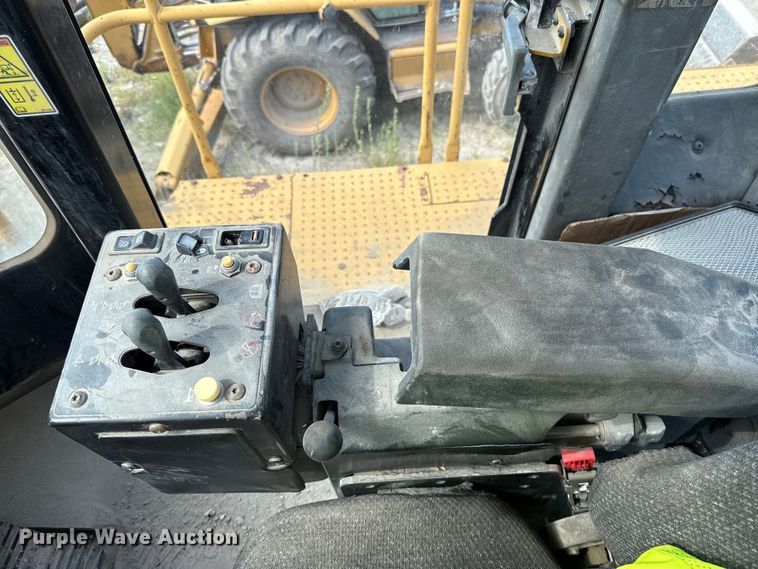 image for item FC4037 2002 Caterpillar 988G wheel loader