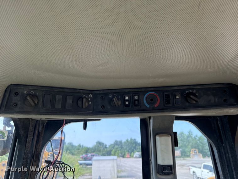 image for item FC4037 2002 Caterpillar 988G wheel loader