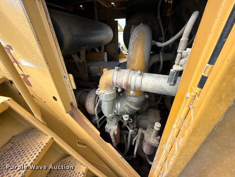 image for item FC4037 2002 Caterpillar 988G wheel loader