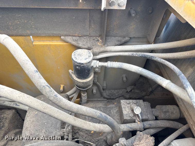 image for item FC4037 2002 Caterpillar 988G wheel loader
