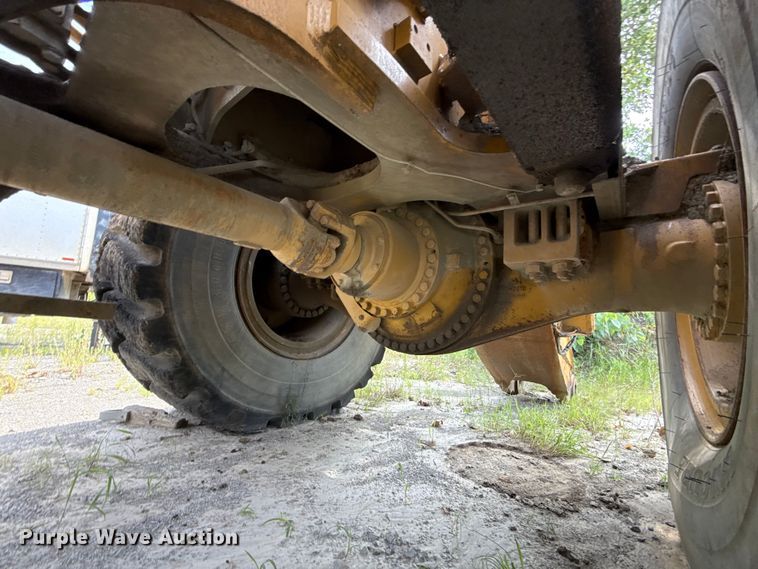 image for item FC4037 2002 Caterpillar 988G wheel loader
