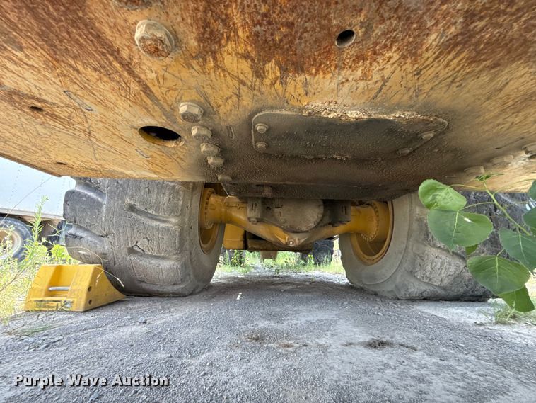 image for item FC4037 2002 Caterpillar 988G wheel loader