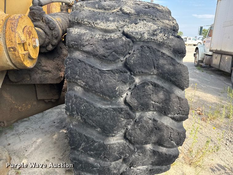 image for item FC4037 2002 Caterpillar 988G wheel loader