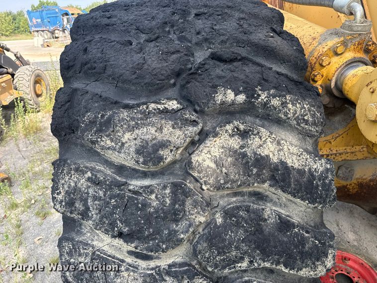 image for item FC4037 2002 Caterpillar 988G wheel loader
