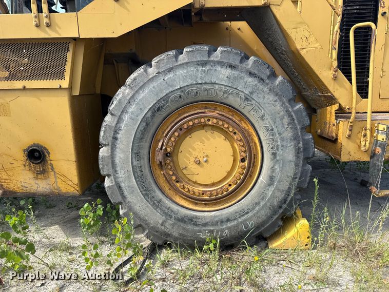 image for item FC4037 2002 Caterpillar 988G wheel loader
