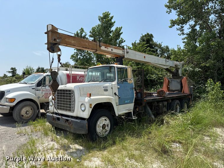 1979 Ford LT9000 crane truck