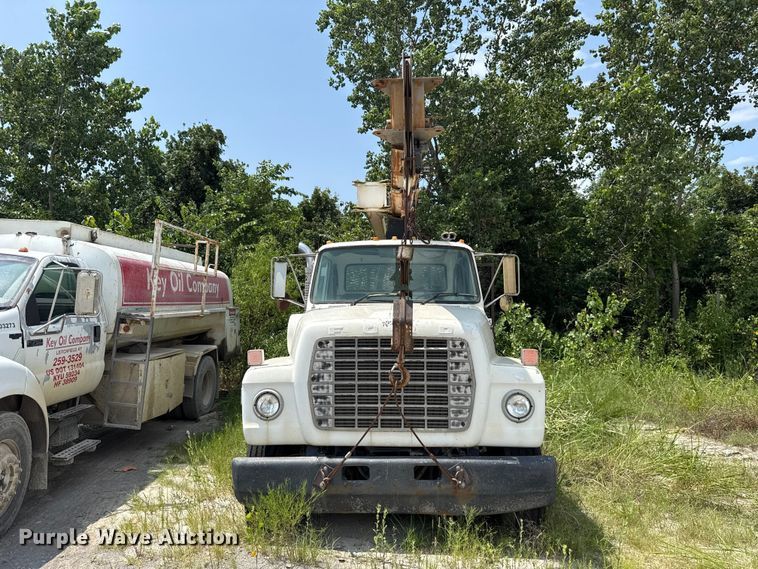 image for item FC4040 1979 Ford LT9000 crane truck