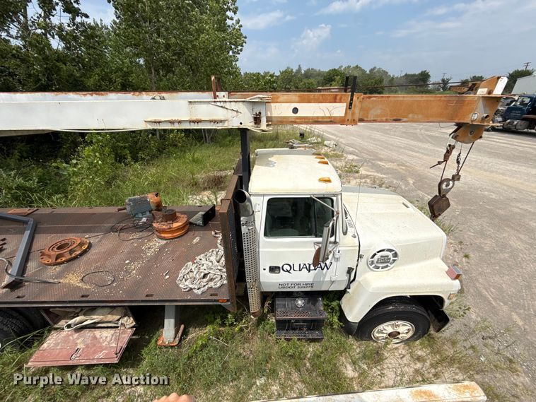 image for item FC4040 1979 Ford LT9000 crane truck