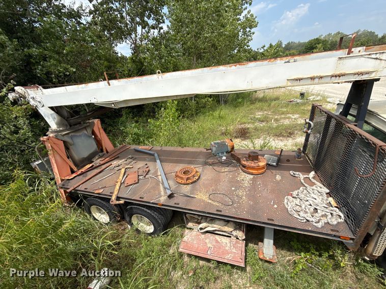 image for item FC4040 1979 Ford LT9000 crane truck