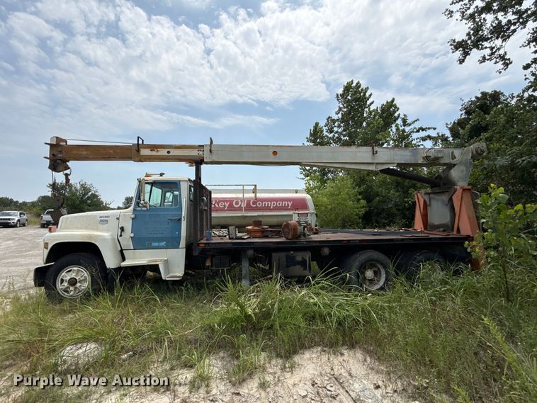 image for item FC4040 1979 Ford LT9000 crane truck