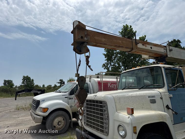 image for item FC4040 1979 Ford LT9000 crane truck