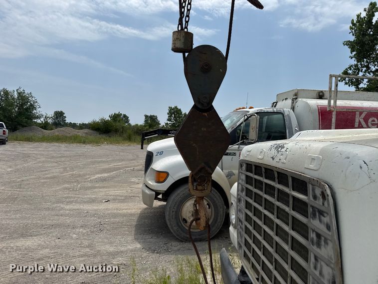 image for item FC4040 1979 Ford LT9000 crane truck