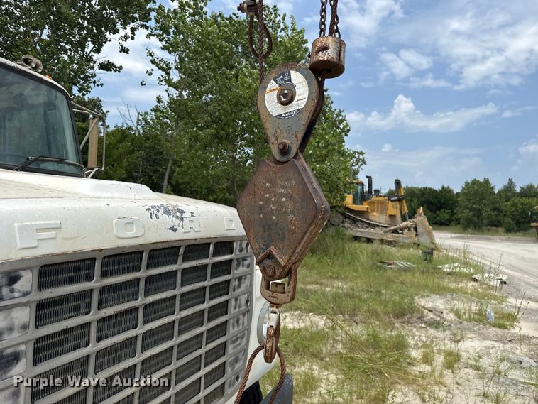 image for item FC4040 1979 Ford LT9000 crane truck