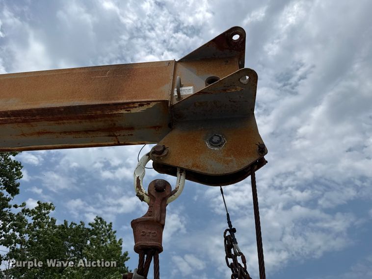 image for item FC4040 1979 Ford LT9000 crane truck