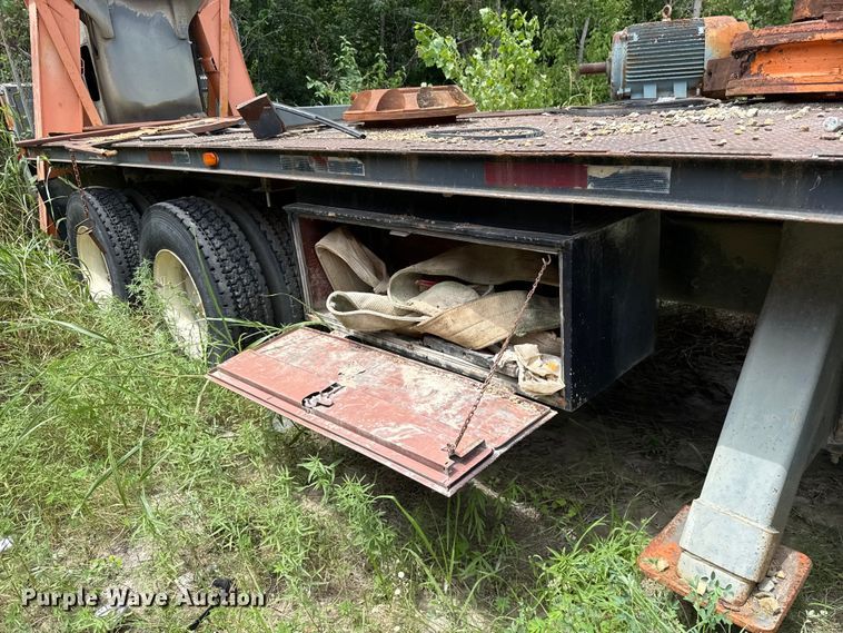 image for item FC4040 1979 Ford LT9000 crane truck