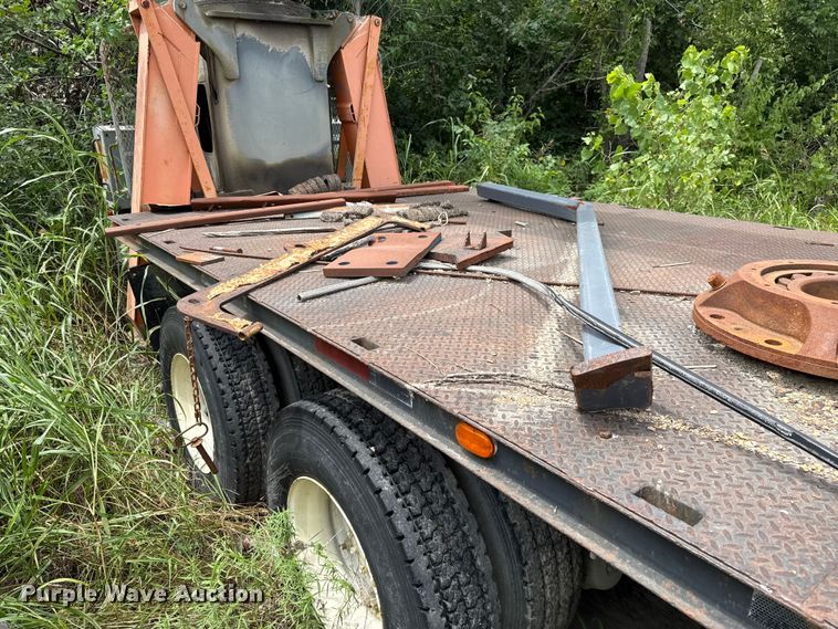 image for item FC4040 1979 Ford LT9000 crane truck
