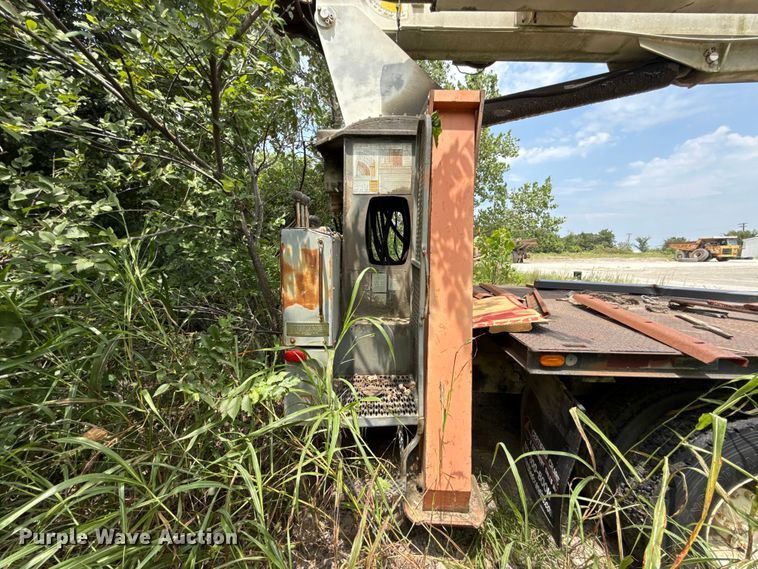 image for item FC4040 1979 Ford LT9000 crane truck