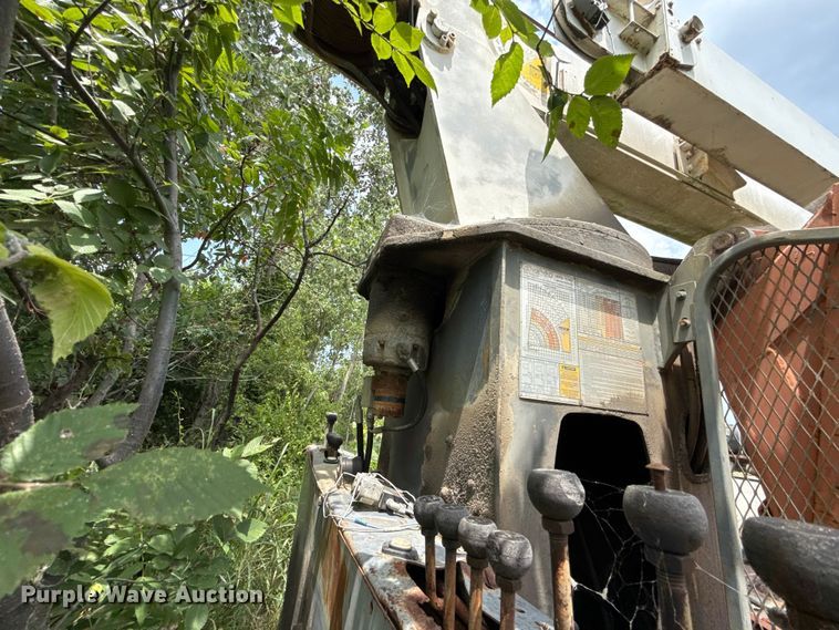 image for item FC4040 1979 Ford LT9000 crane truck