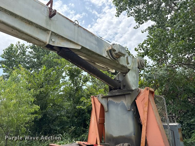 image for item FC4040 1979 Ford LT9000 crane truck