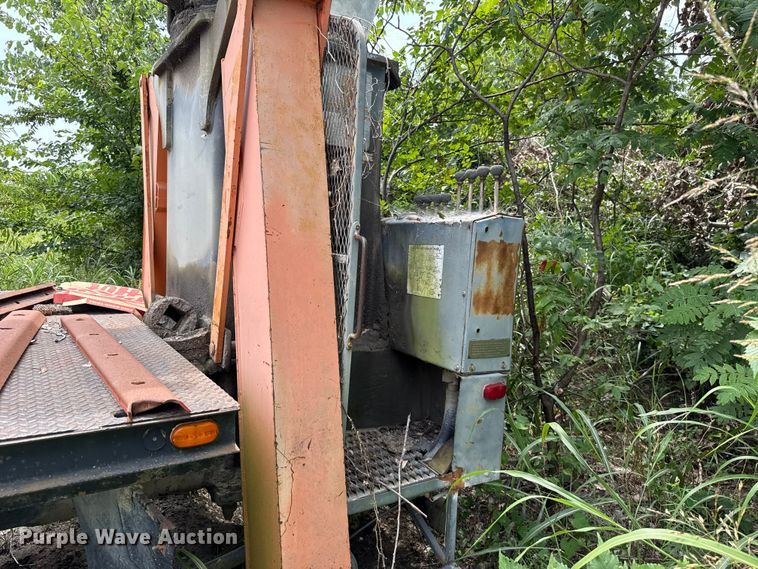 image for item FC4040 1979 Ford LT9000 crane truck